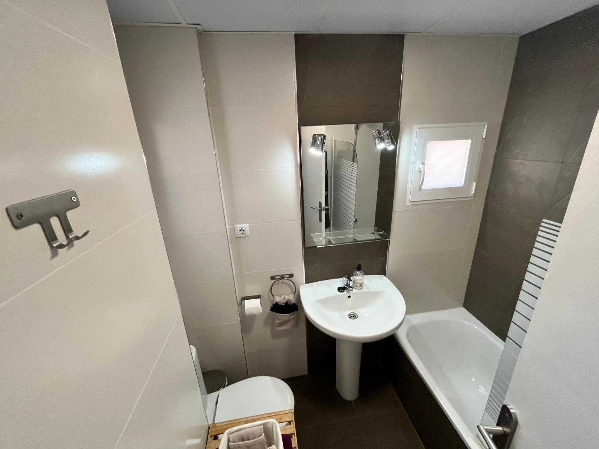 4 Bedrooms -Seneca Center Apartment لقنت المظهر الخارجي الصورة