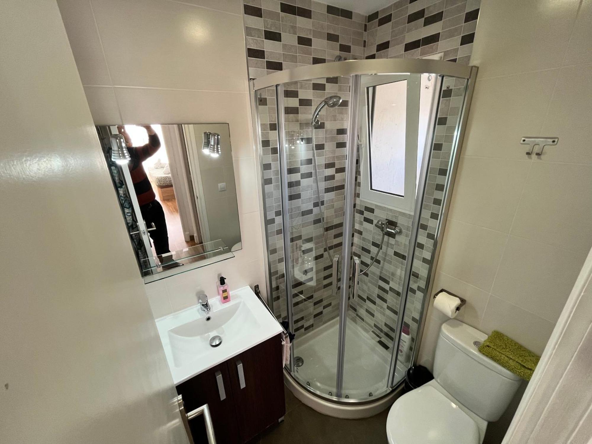 4 Bedrooms -Seneca Center Apartment لقنت المظهر الخارجي الصورة
